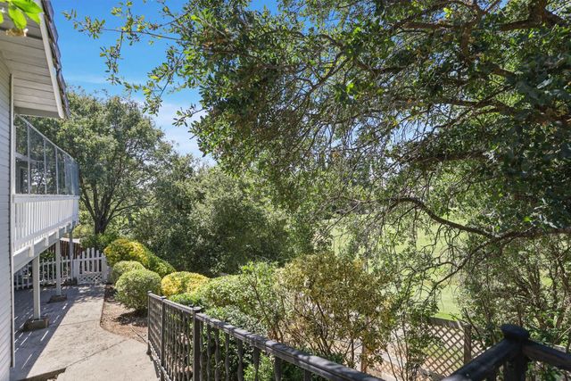 556 Blue Herron Ct, Valley Springs, CA 95252