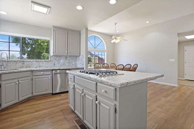 556 Blue Herron Ct, Valley Springs, CA 95252