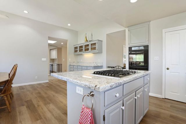 556 Blue Herron Ct, Valley Springs, CA 95252