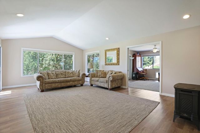 556 Blue Herron Ct, Valley Springs, CA 95252