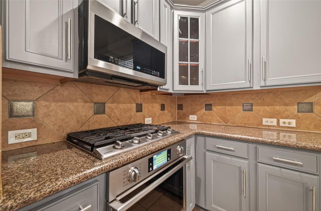 1822 Lansing Cove Drive, Fresno, TX 77545