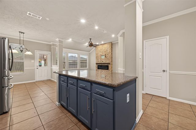 1822 Lansing Cove Drive, Fresno, TX 77545