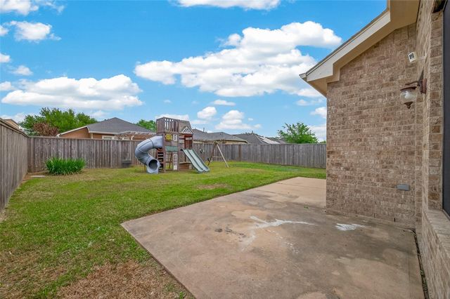 1822 Lansing Cove Drive, Fresno, TX 77545