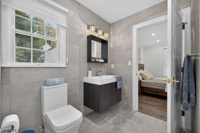 3 Recktenwald Ct, Old Tappan Boro, NJ 07675