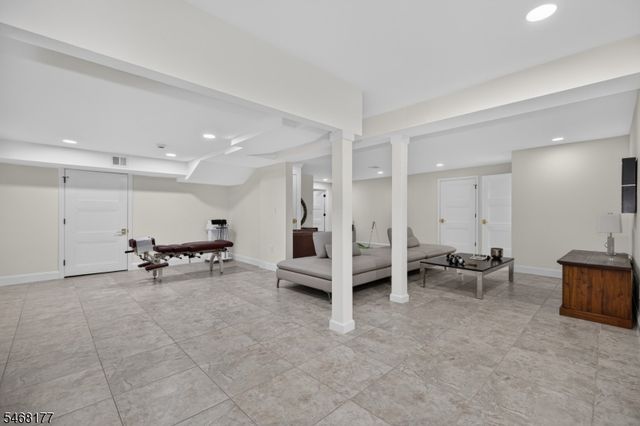 3 Recktenwald Ct, Old Tappan Boro, NJ 07675