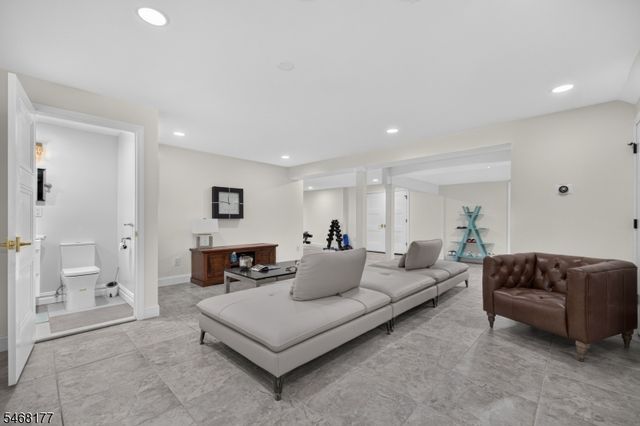 3 Recktenwald Ct, Old Tappan Boro, NJ 07675