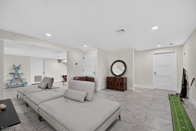 3 Recktenwald Ct, Old Tappan Boro, NJ 07675