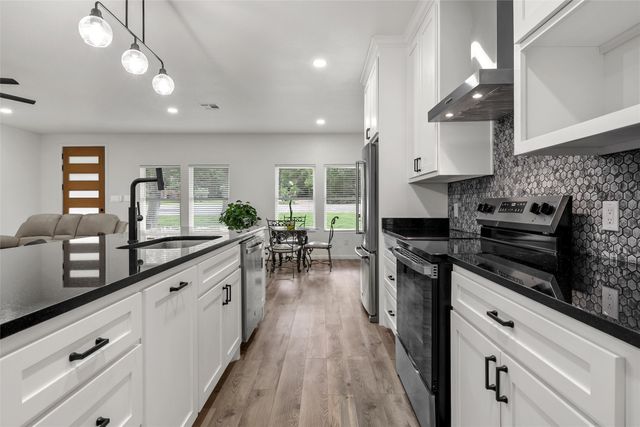 842 White Oak Drive, Woodway, TX 76712