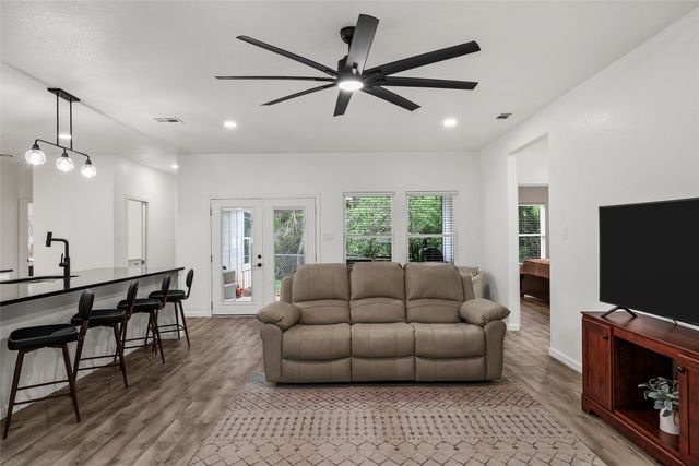 842 White Oak Drive, Woodway, TX 76712