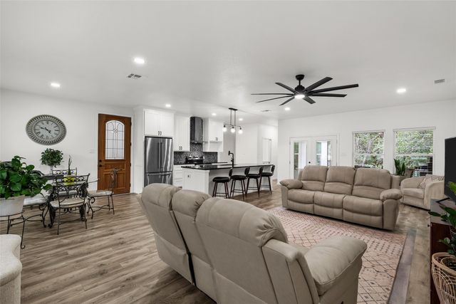 842 White Oak Drive, Woodway, TX 76712