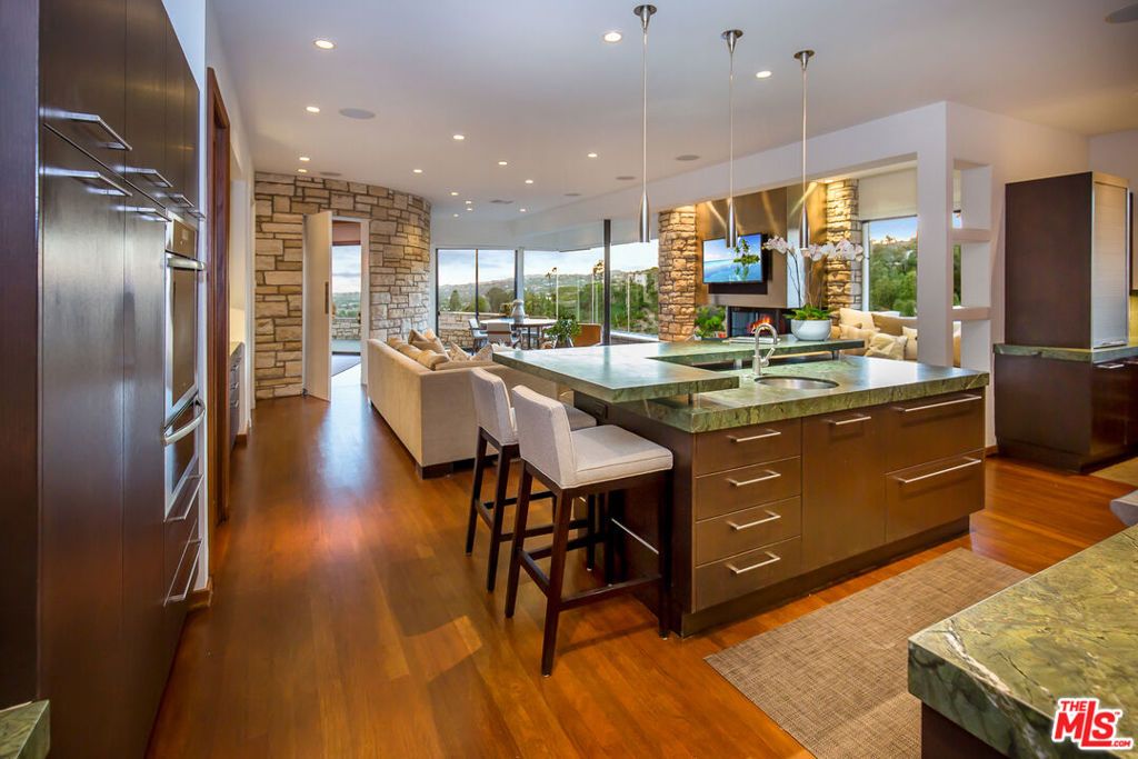 Image 14 of property listing at 1131 Miradero Road, Beverly Hills, CA 90210