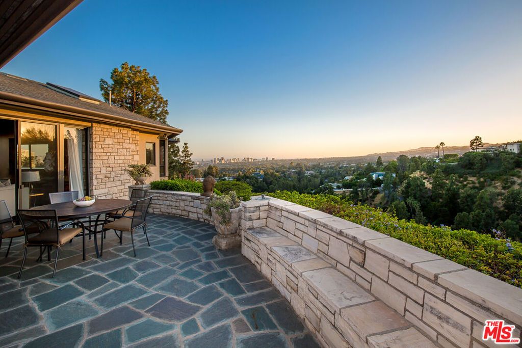 Image 16 of property listing at 1131 Miradero Road, Beverly Hills, CA 90210