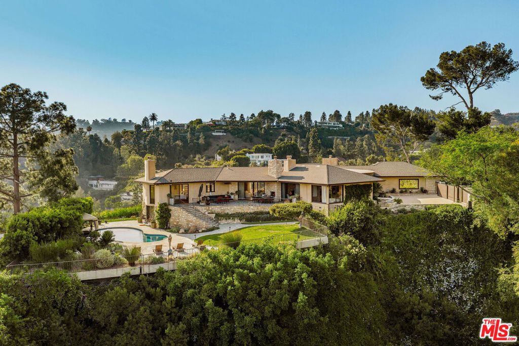 Image 1 of property listing at 1131 Miradero Road, Beverly Hills, CA 90210