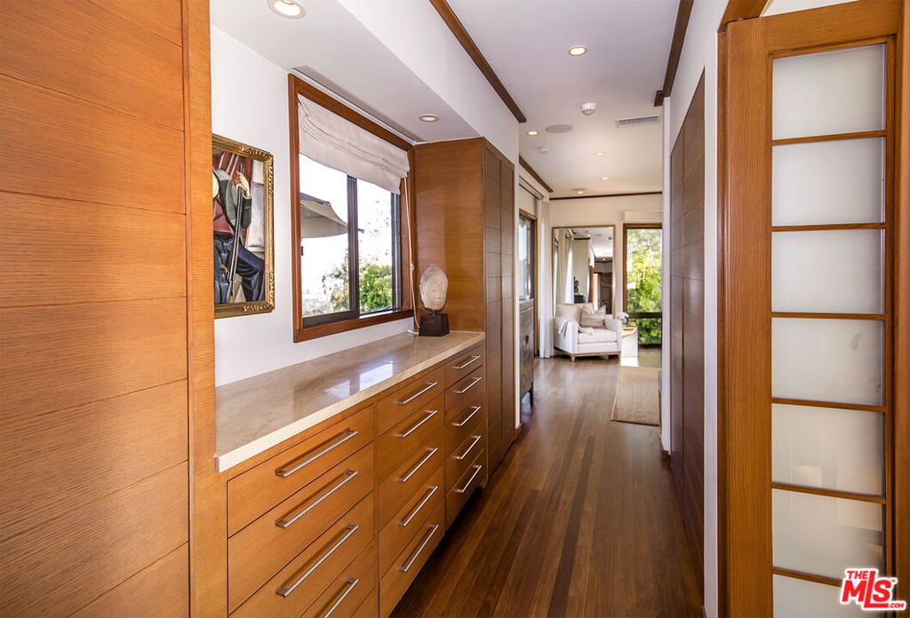 Image 20 of property listing at 1131 Miradero Road, Beverly Hills, CA 90210