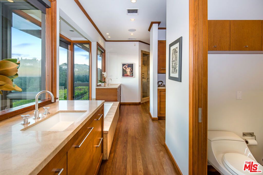 Image 22 of property listing at 1131 Miradero Road, Beverly Hills, CA 90210