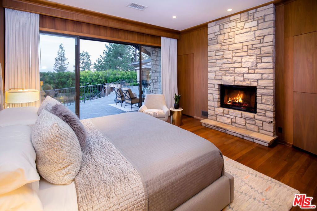 Image 24 of property listing at 1131 Miradero Road, Beverly Hills, CA 90210