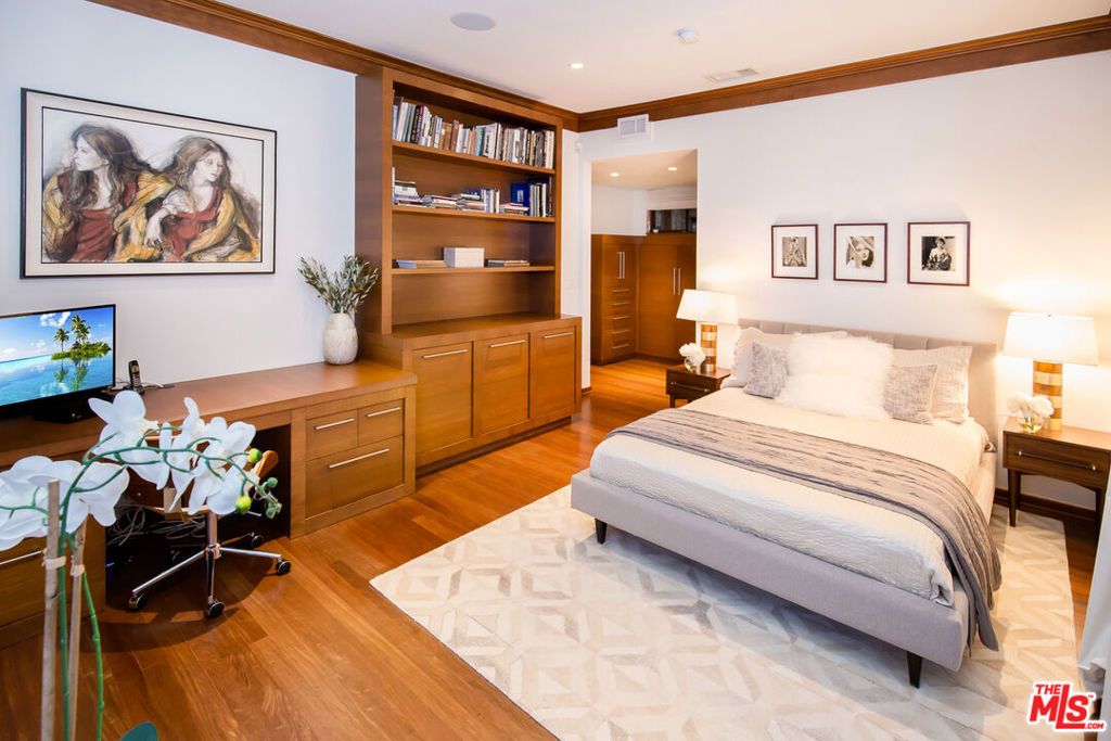 Image 25 of property listing at 1131 Miradero Road, Beverly Hills, CA 90210