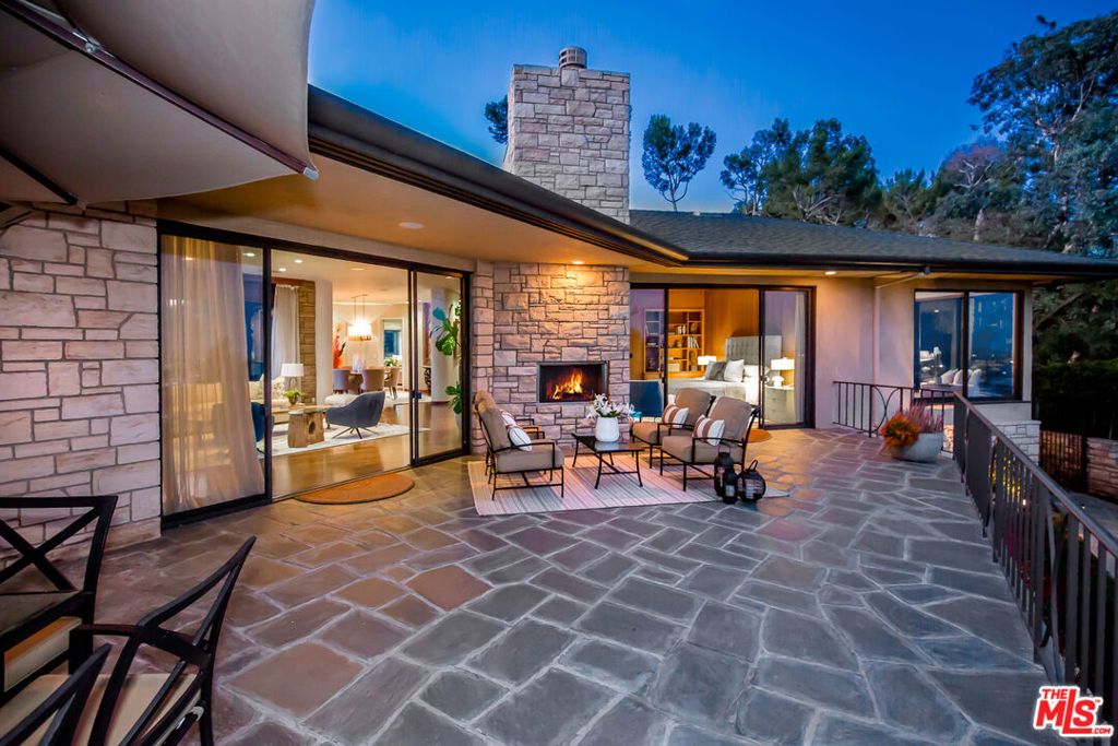 Image 32 of property listing at 1131 Miradero Road, Beverly Hills, CA 90210