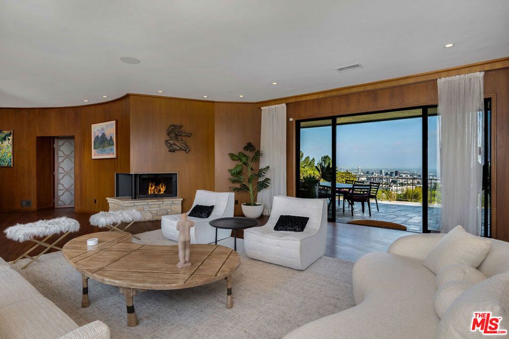 Image 8 of property listing at 1131 Miradero Road, Beverly Hills, CA 90210