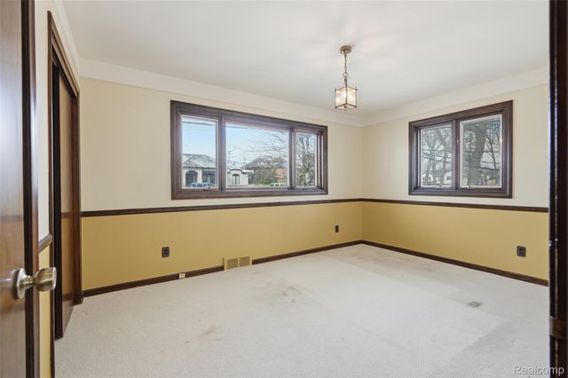 6006 Rosetta Street, Dearborn Heights, MI 48127