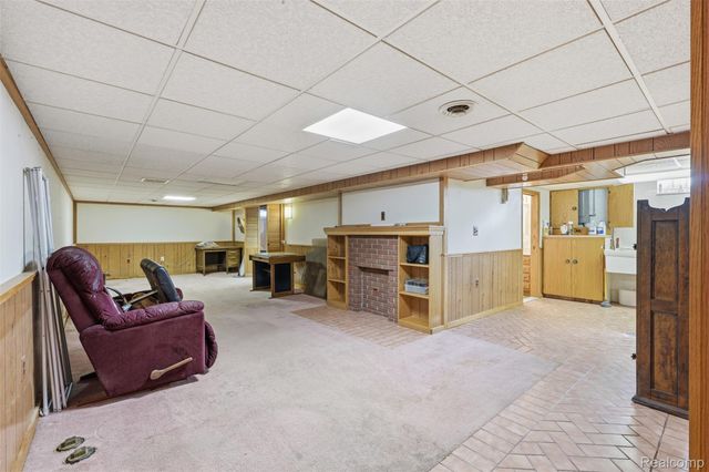 6006 Rosetta Street, Dearborn Heights, MI 48127