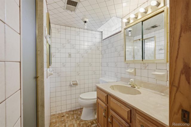 6006 Rosetta Street, Dearborn Heights, MI 48127