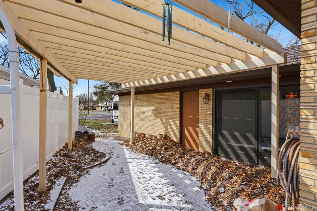 6006 Rosetta Street, Dearborn Heights, MI 48127