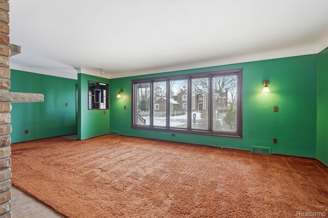 6006 Rosetta Street, Dearborn Heights, MI 48127