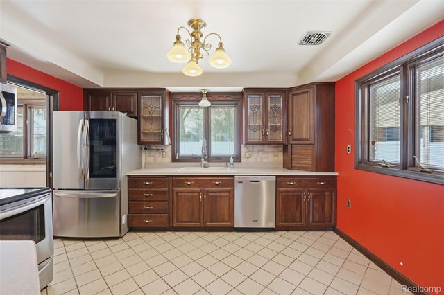 6006 Rosetta Street, Dearborn Heights, MI 48127