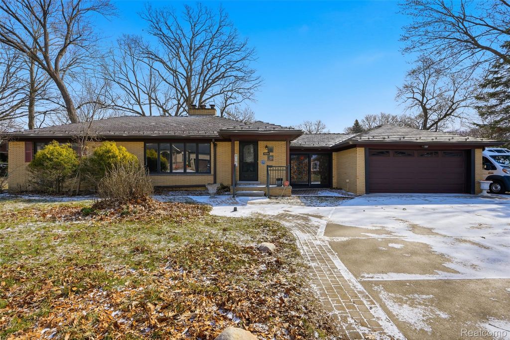 6006 Rosetta Street, Dearborn Heights, MI 48127