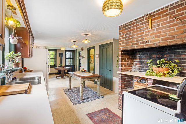 31 Canterbury Road, Brooklyn, CT 06234