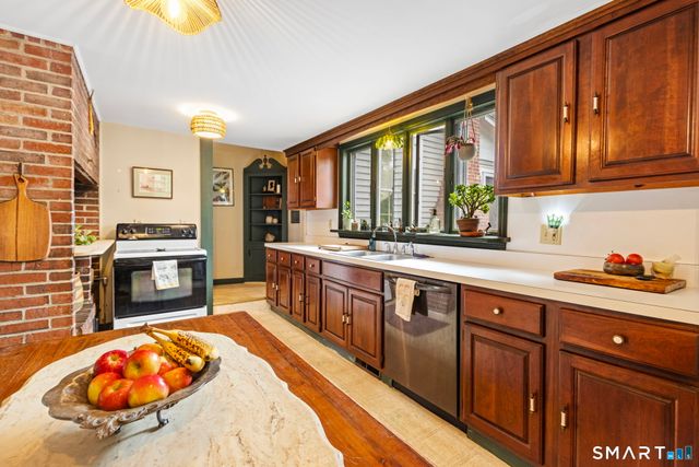 31 Canterbury Road, Brooklyn, CT 06234