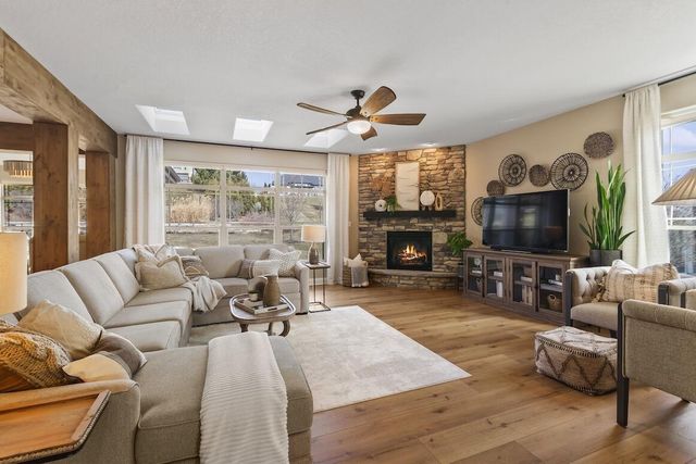 739 Stepping Stone WAY, Pewaukee, WI 53072