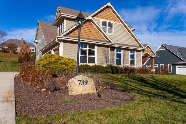 739 Stepping Stone WAY, Pewaukee, WI 53072