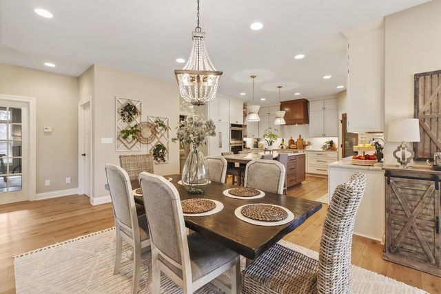 739 Stepping Stone WAY, Pewaukee, WI 53072