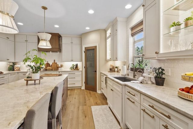 739 Stepping Stone WAY, Pewaukee, WI 53072