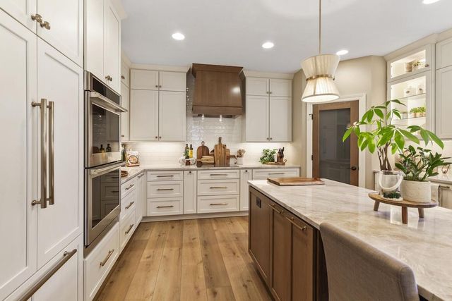 739 Stepping Stone WAY, Pewaukee, WI 53072