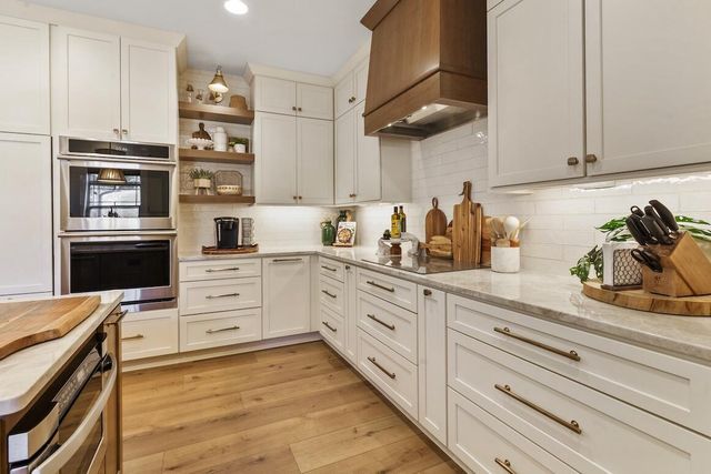 739 Stepping Stone WAY, Pewaukee, WI 53072