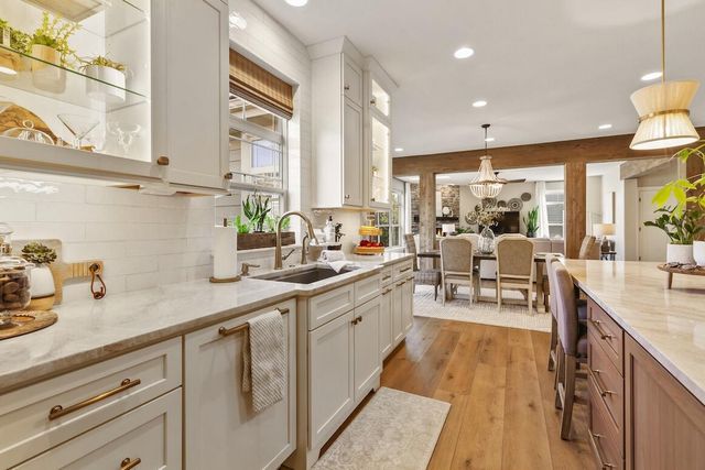 739 Stepping Stone WAY, Pewaukee, WI 53072