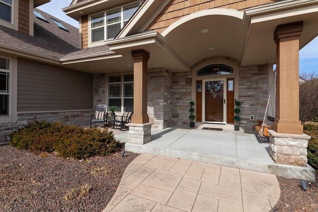 739 Stepping Stone WAY, Pewaukee, WI 53072