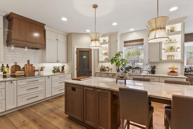 739 Stepping Stone WAY, Pewaukee, WI 53072