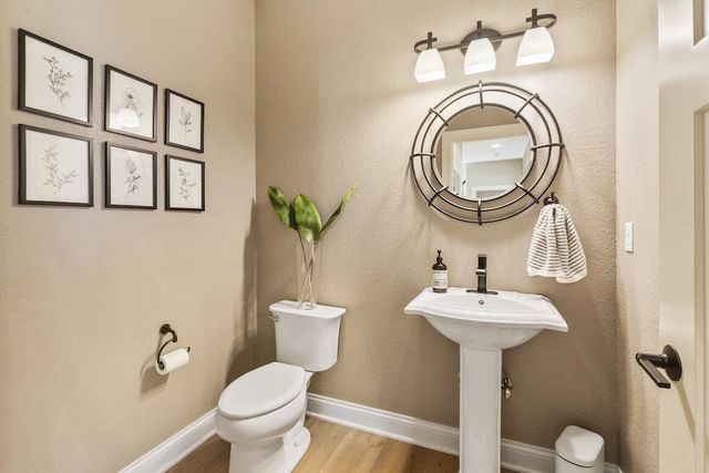 739 Stepping Stone WAY, Pewaukee, WI 53072