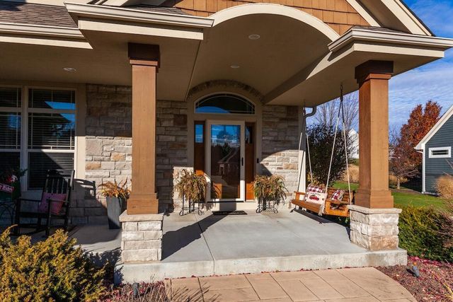 739 Stepping Stone WAY, Pewaukee, WI 53072