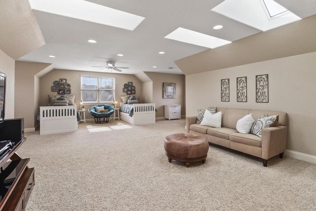 739 Stepping Stone WAY, Pewaukee, WI 53072