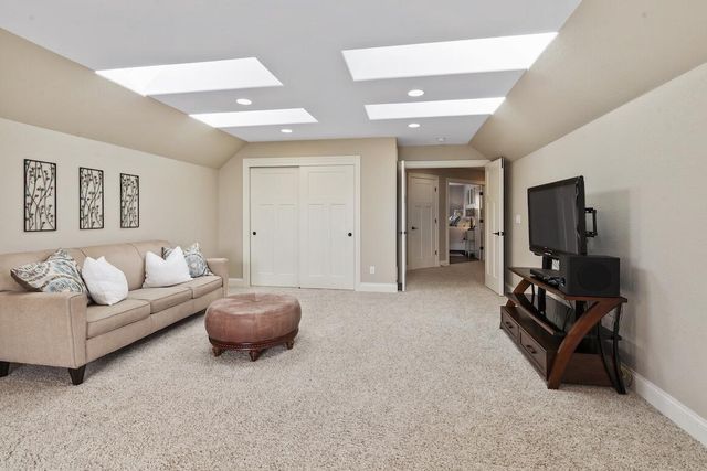 739 Stepping Stone WAY, Pewaukee, WI 53072