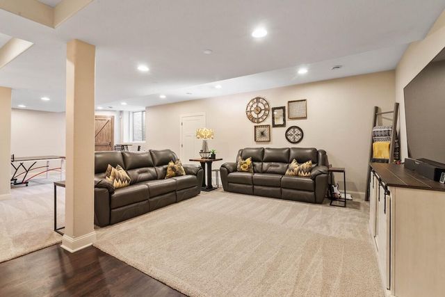 739 Stepping Stone WAY, Pewaukee, WI 53072