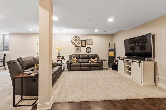 739 Stepping Stone WAY, Pewaukee, WI 53072