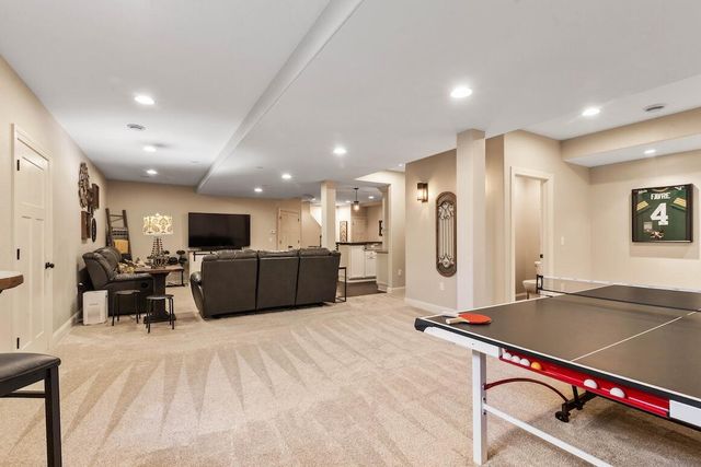 739 Stepping Stone WAY, Pewaukee, WI 53072