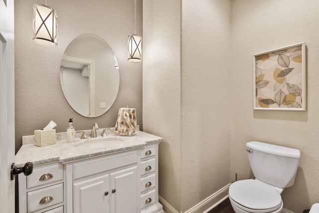 739 Stepping Stone WAY, Pewaukee, WI 53072