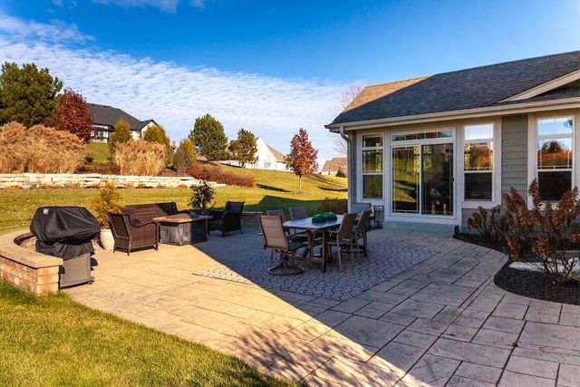 739 Stepping Stone WAY, Pewaukee, WI 53072